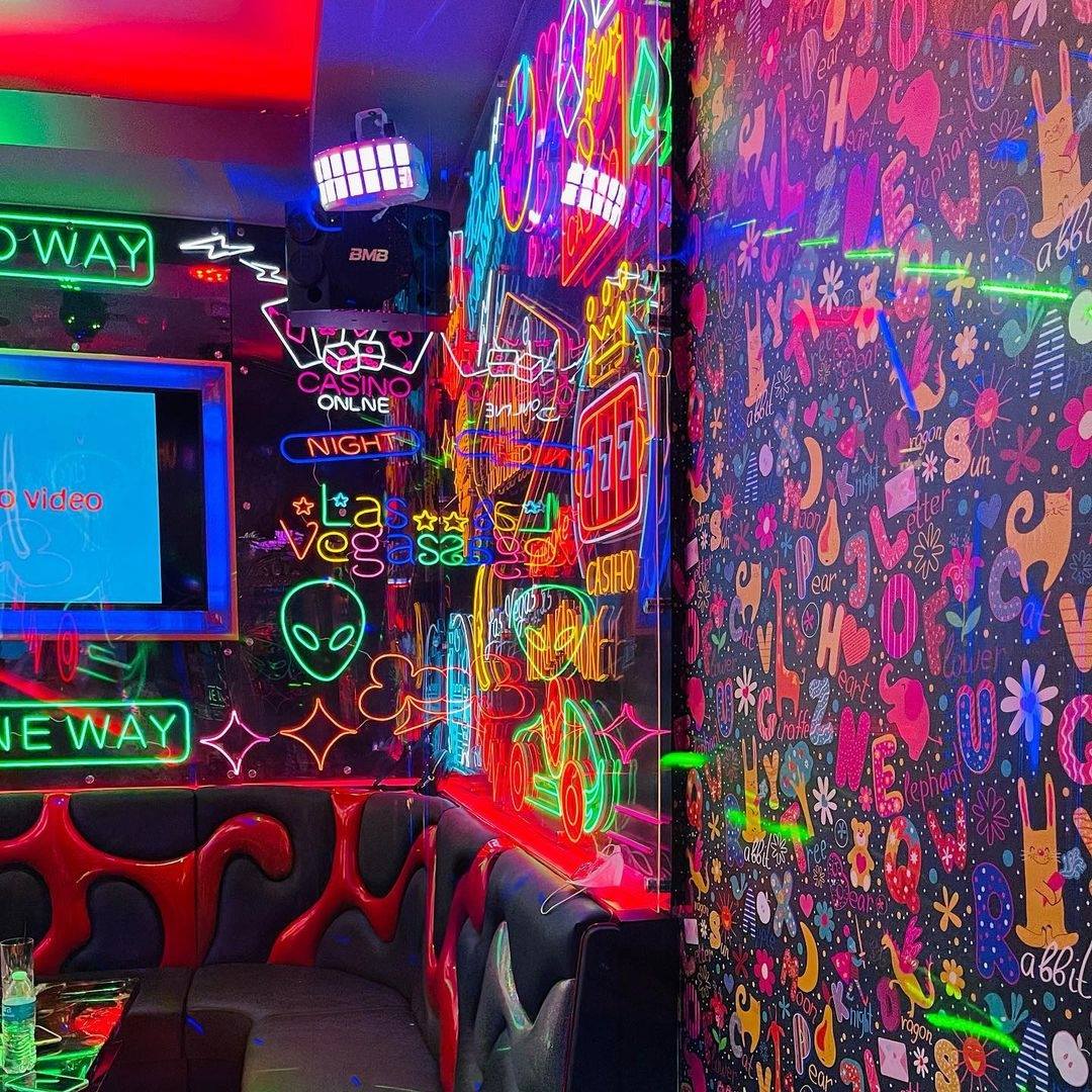 kamu ultra karaoke vip neon suite